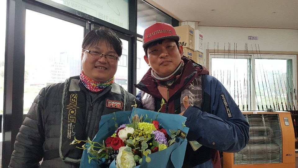 4월 12일 대성호 생미끼광어다운샷 조황