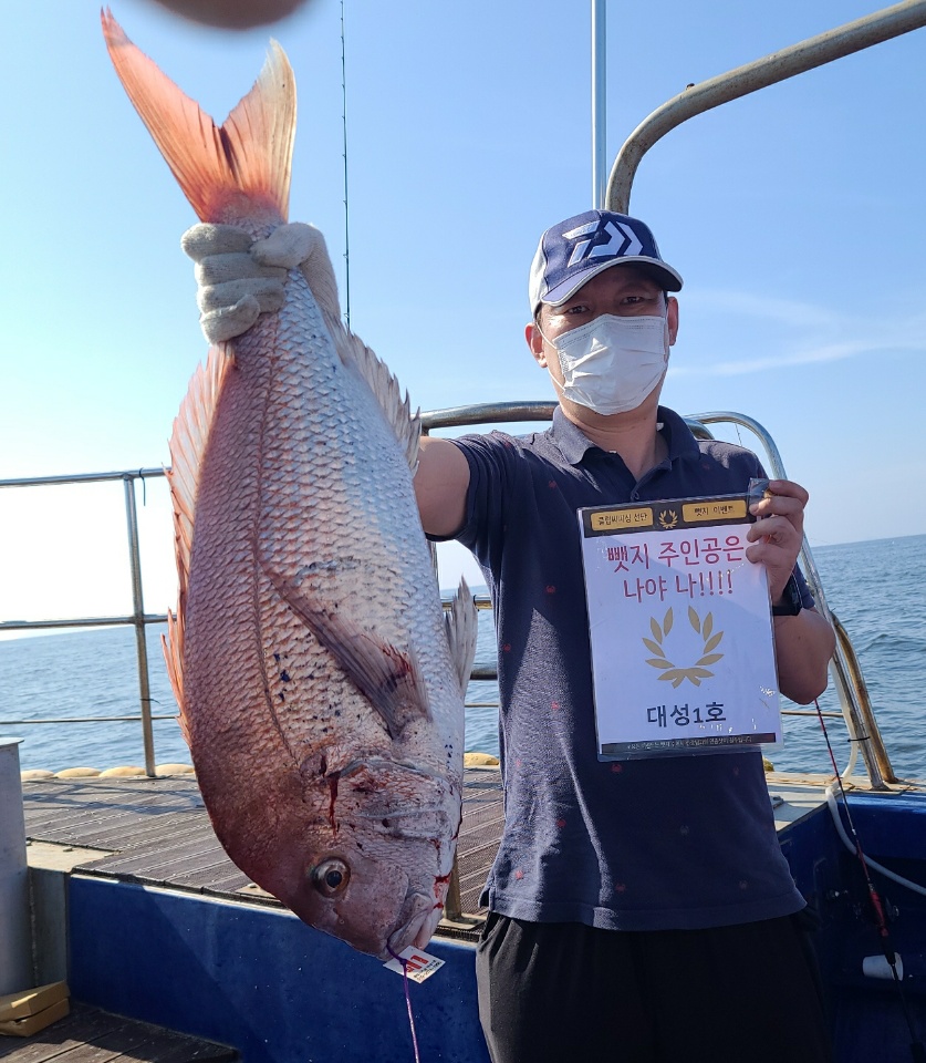 8월17일  뺏지주인공은 누규?