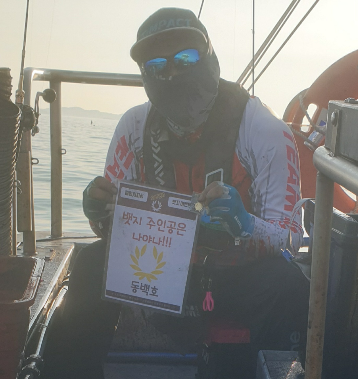 10월9일 뱃지 주인공은 누규?